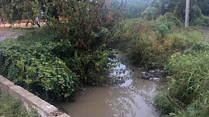 Hallaron sin vida y flotando en un canal el cuerpo de una mujer