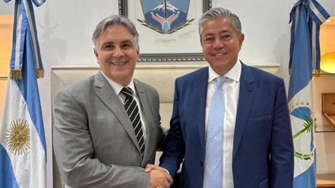 Martín Llaryora viajó a Neuquén y se reunió con  su par, Rolando Figueroa