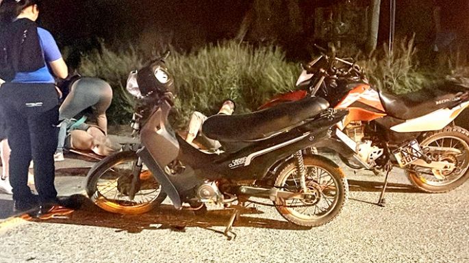Cuatro heridos (uno grave) al chocar dos motocicletas