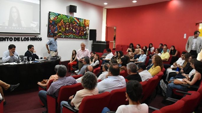 Los detalles, luego de la presentación formal