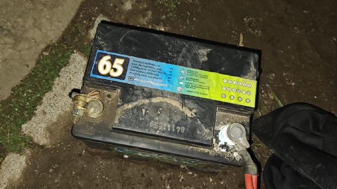 Robó la batería de un auto estacionado y fue arrestado