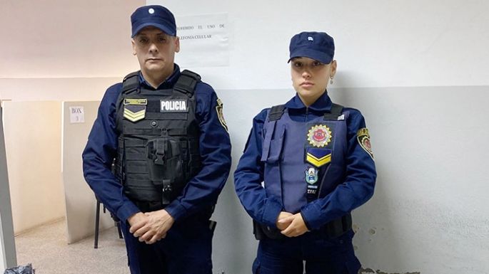 Llevaba un arma, dinero y envoltorios con droga