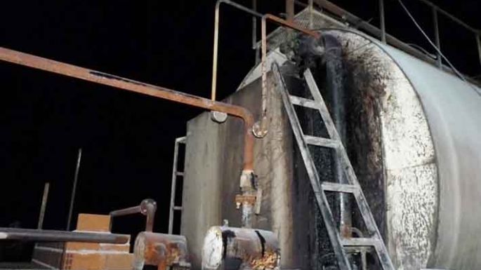 Es crítico el estado de un trabajador al explotar un tanque con asfalto líquido