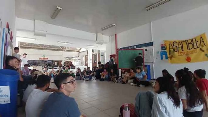 Los estudiantes sobre asamblea y otras acciones