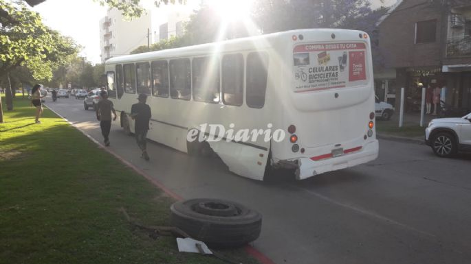 Un colectivo perdió dos ruedas traseras en pleno viaje
