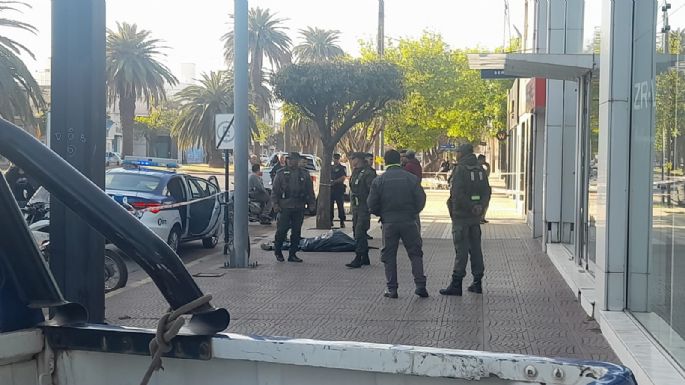 Encontraron una persona sin vida en bulevar Alvear al 300