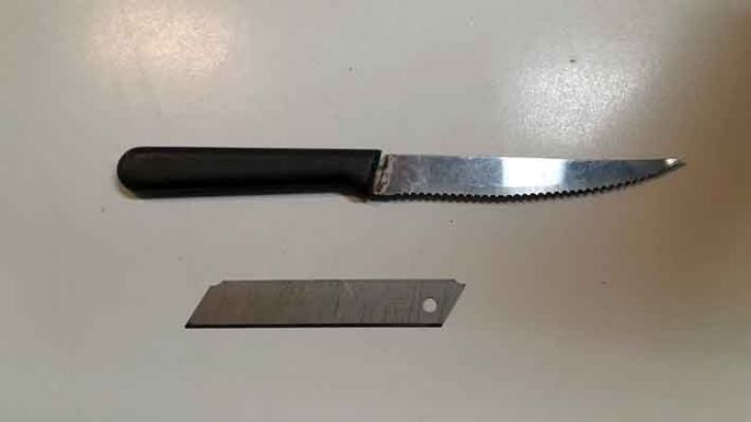 Ocultaba un cuchillo y la hoja de una trincheta