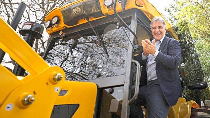 El gobernador entregó equipos a los Consorcios