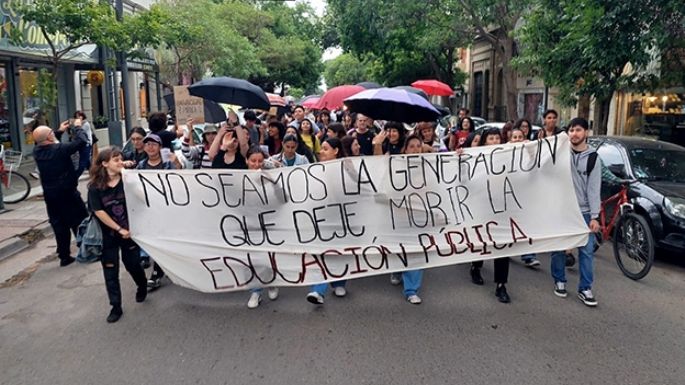 Radio abierta estudiantil en plaza Centenario