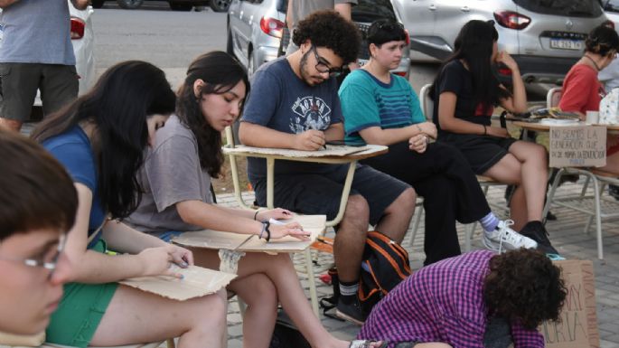 Con una clase en Plaza Centenario