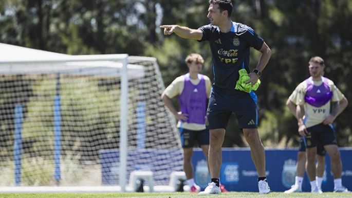 Scaloni elogió a Barrenechea: “Tiene las características de un centrocampista de la selección”