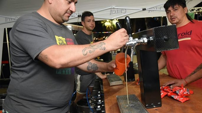 Primeros brindis en la gran Fiesta de la Cerveza Artesanal