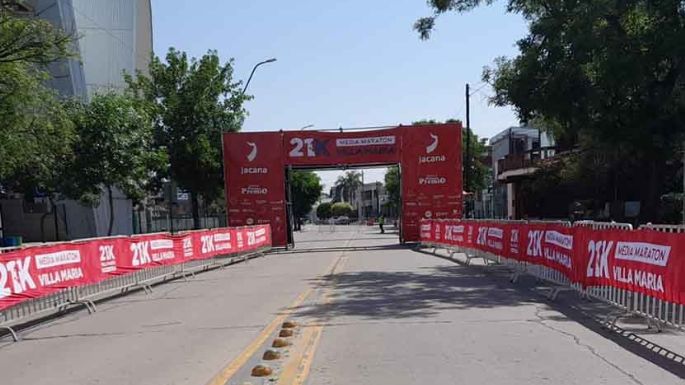 Casi mil atletas corren por la ciudad