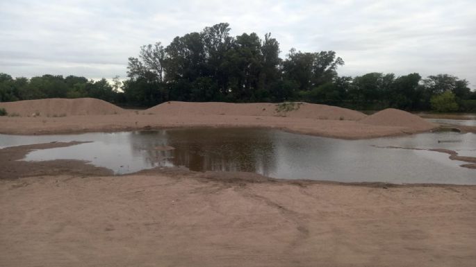 Reclamo por “montañas de arena” en una playita de la costanera