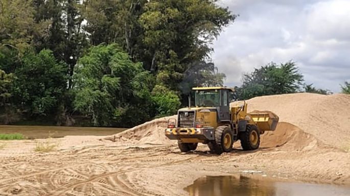 Iniciaron tareas de dragado en el río