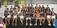 Los representantes de cada club, tanto en varones como en femenino, para la tradicional foto final que simboliza el paso de chicos y chicas en el baby