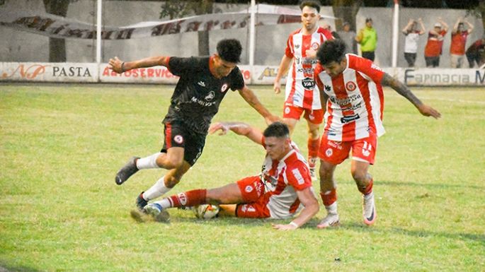 Alumni juega para mantener la ventaja