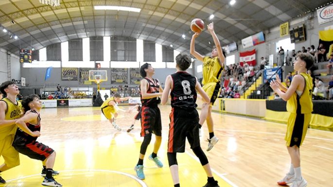 En el inicio ganaron Regatas y Obras