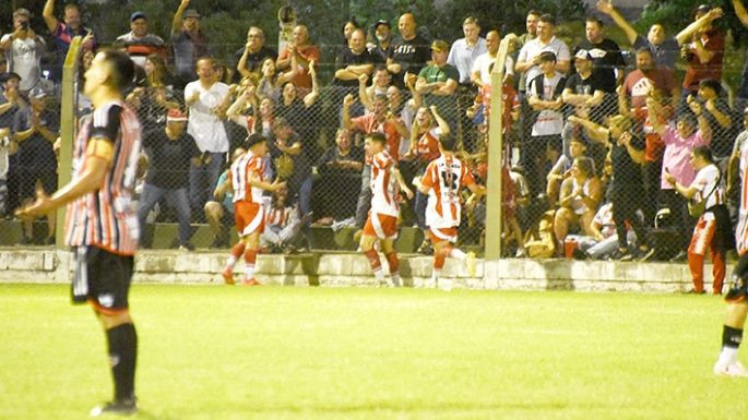 Dueño del clásico y casi del boleto