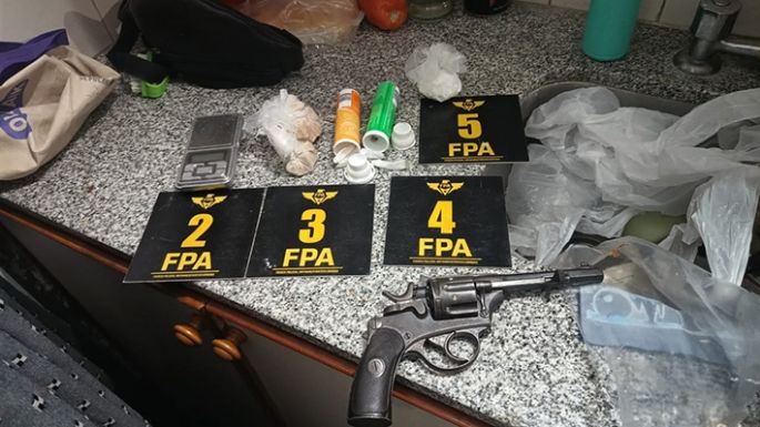 Incautaron cocaína, pasta base marihuana y un arma de fuego