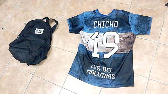 Lo vio con la remera y la mochila que le robaron
