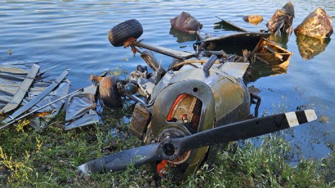 Extrajeron del dique Los Molinos una avioneta que cayó hace 17 años