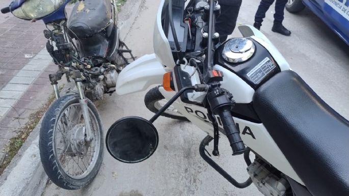 Circulaba en una moto sin patente y huyó del control policial