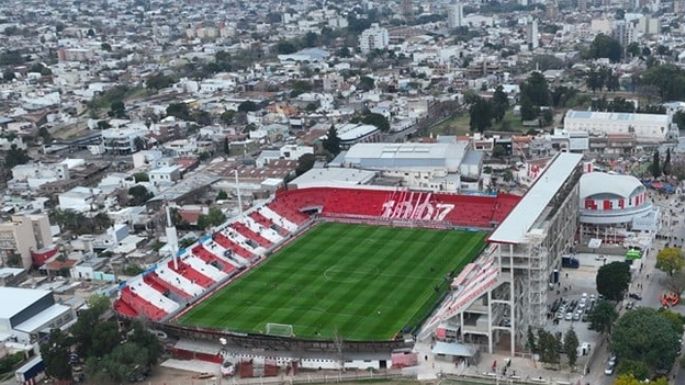Vélez y Central Córdoba van por su primer título
