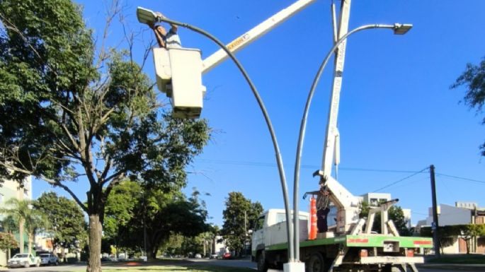 Renuevan el sistema de iluminación en bulevar Cárcano e Italia