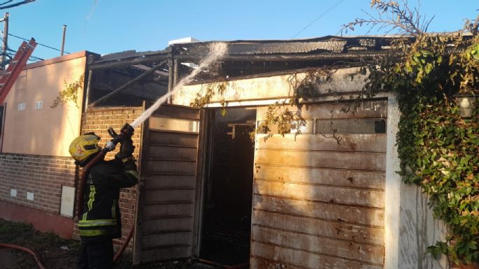 [Video] Se incendió una vivienda y tres personas fueron trasladadas