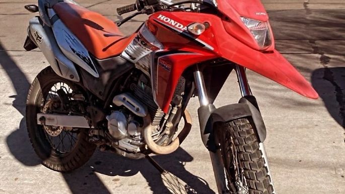 Vecino denuncia que andan con su moto robada por la costanera