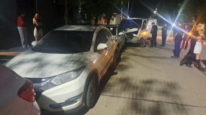 Alcoholizado chocó un auto estacionado y provocó una colisión en cadena