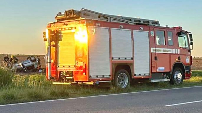 Murió un bebé luego de volcar un auto en la ruta