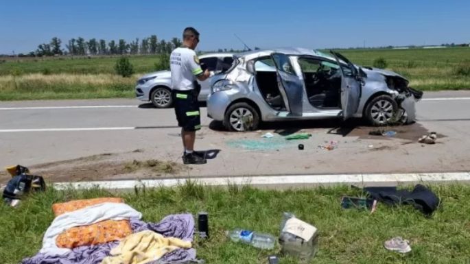 Un auto perdió el control y volcó en la autopista