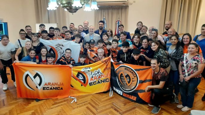 El club "Naranja Mecánica" recibió un terreno para la construcción de un estadio polideportivo