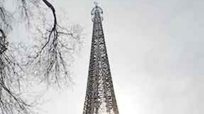 Vendieron la réplica de la torre Eiffel