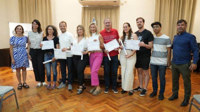 Reconocieron a seis comercios por sus vidrieras navideñas