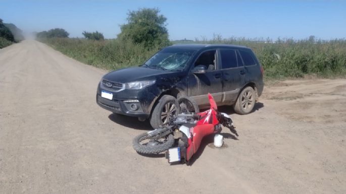 Trasladaron al Pasteur a un motociclista tras chocar contra un auto en la zona rural