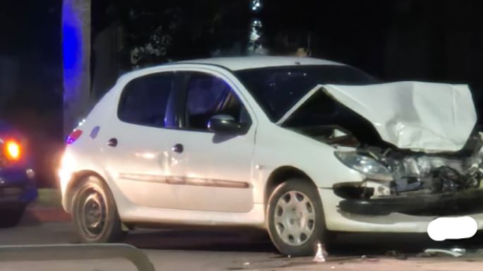 Una mujer con traumatismo de cráneo y  en los brazos en un choque por alcance