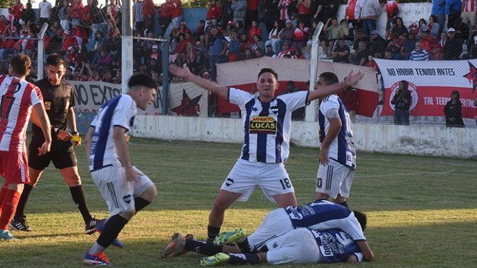 El Lobo brinda con su manada