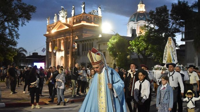 Más de mil personas celebraron a la patrona frente a la Catedral