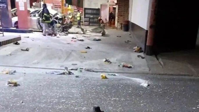 Explotó un auto que cargaba GNC y volaron paquetes de cocaína
