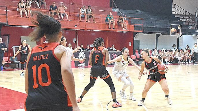 Las Leonas se miden ante Instituto