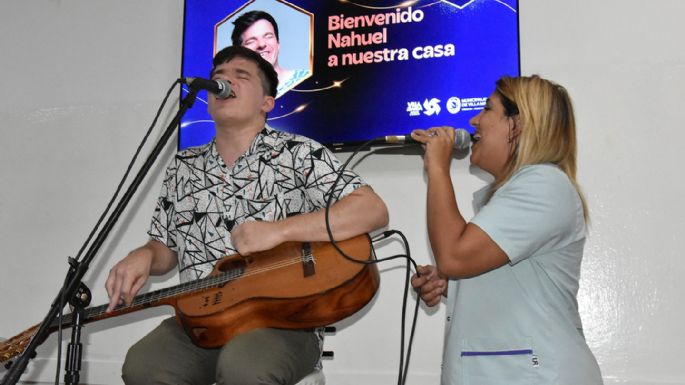 Pennisi emocionó en el Hogar de Ancianos