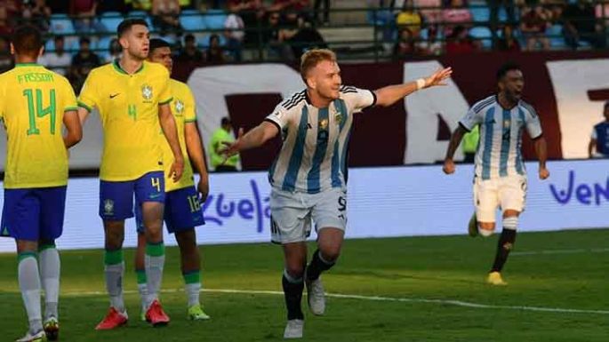 Argentina derrotó a Brasil y se clasificó