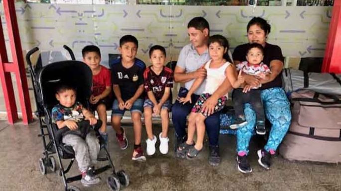 Una familia está varada en la Terminal