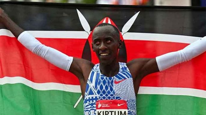 Murió el keniata Kelvin Kieptum, dueño del récord de maratón