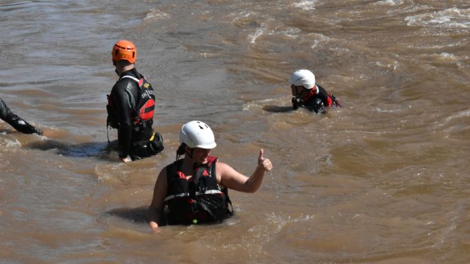 Bomberos rescataron a cuatro personas que se dieron vuelta con el kayak