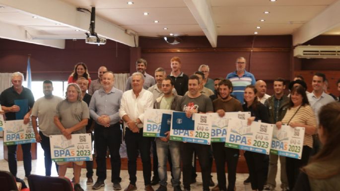 El ministro Busso entregó incentivos a 59 productores rurales por un total de más de $6 millones