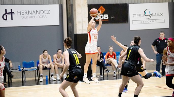 Las chicas golearon a Montmartre y los varones no pudieron con La Unión